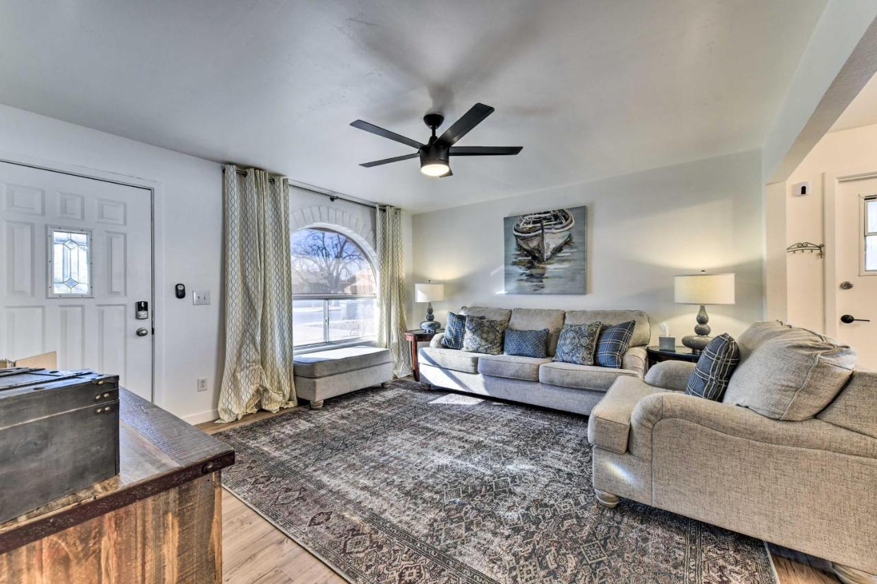 Downtown Gilbert Home With Fenced Yard And Fire Pit! Exterior photo